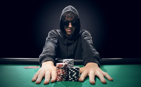Kinh nghiệm chơi Bluff Poker – Đánh lừa đối thủ đẳng cấp