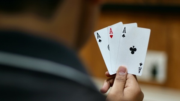 Triple Card Poker – Trò chơi Poker đơn giản và nhanh gọn nhất