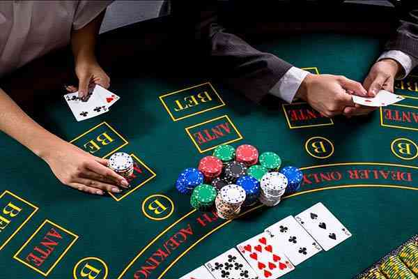 Kỹ xảo đoán bài trong Poker của các cao thủ