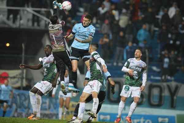 Argentinos vs Belgrano 05h15 ngày 19/02 - Soi Kèo VĐQG Argentina